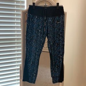 Small Nike dri-fit leggings. EUC.